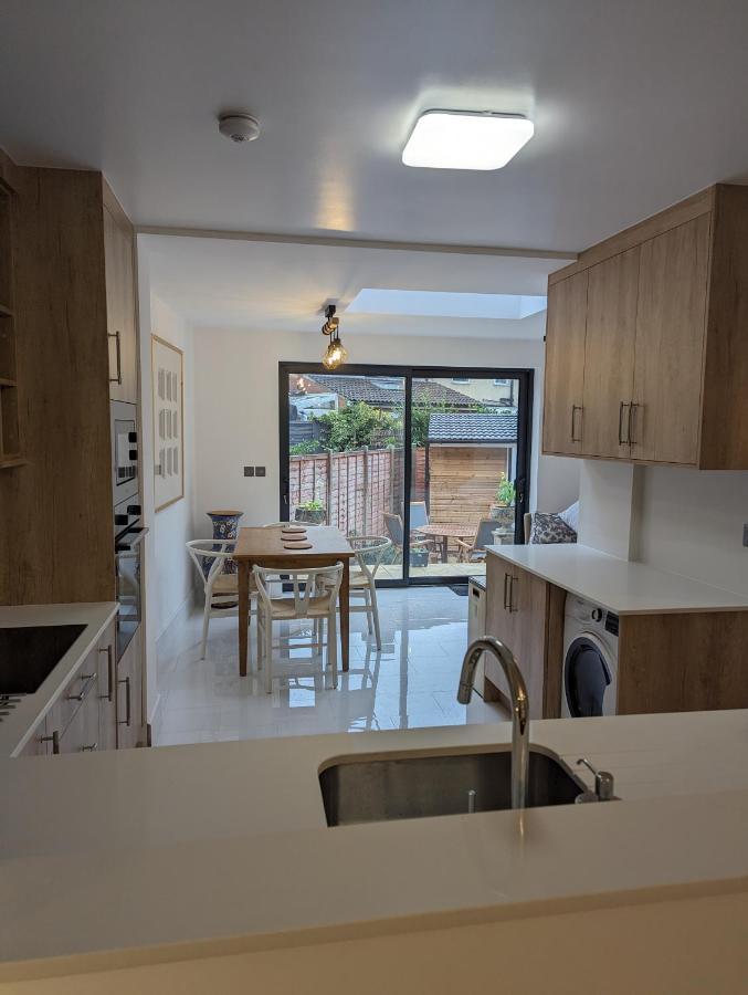 House In Barnes Villa ลอนดอน ภายนอก รูปภาพ
